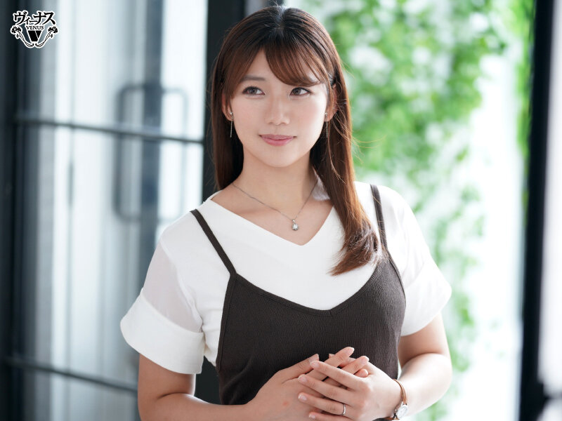 美月香織 本物素人妻デビュー 五つ星ホテル受付嬢のぷっくりエロ乳輪シーン