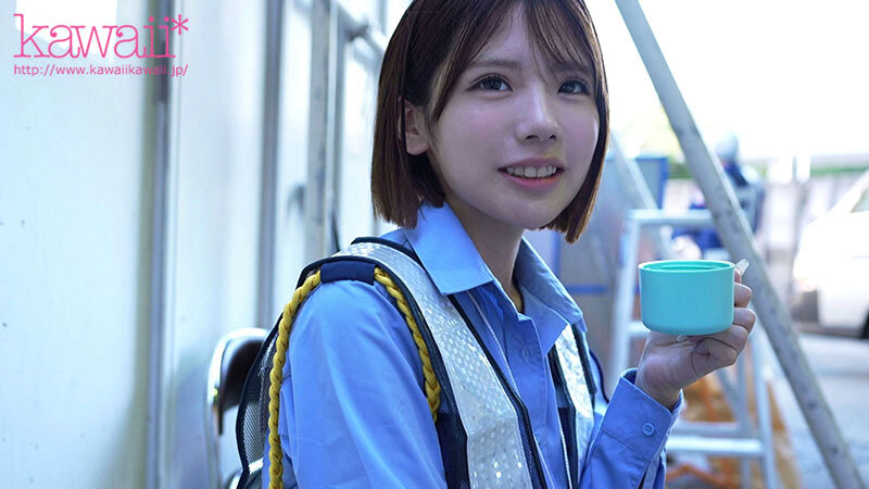 翔乃そら 交通警備員設定 休憩中に見せる自然な表情の印象的なサムネイルカット