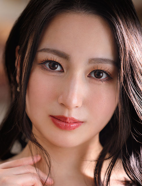 佐伯里桜（さえきりお）Madonnaデビュー作『ふしだらな透明感ー。’原石妻’誕生。』パッケージ画像