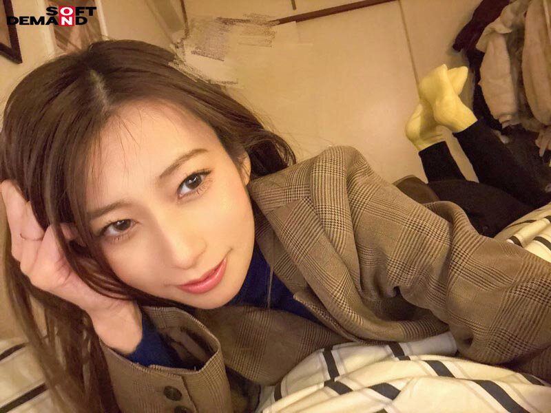 永尾あかねのデビュー作レビュー用アイキャッチ画像で端正な美貌とB65スレンダーボディを見せる瞬間